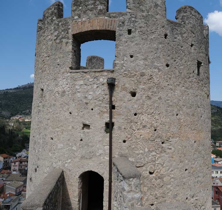 la-torre-circolare-del-castellio-di-itri